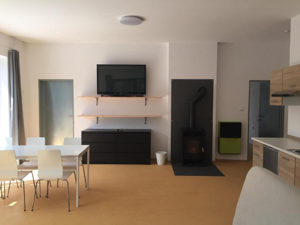 Klubovna u Kanalu KuK room 3