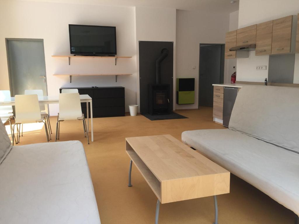 Klubovna u Kanalu KuK room 4
